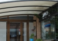 Puerta de entrada a oficinas en instalaciones de Therpasa
